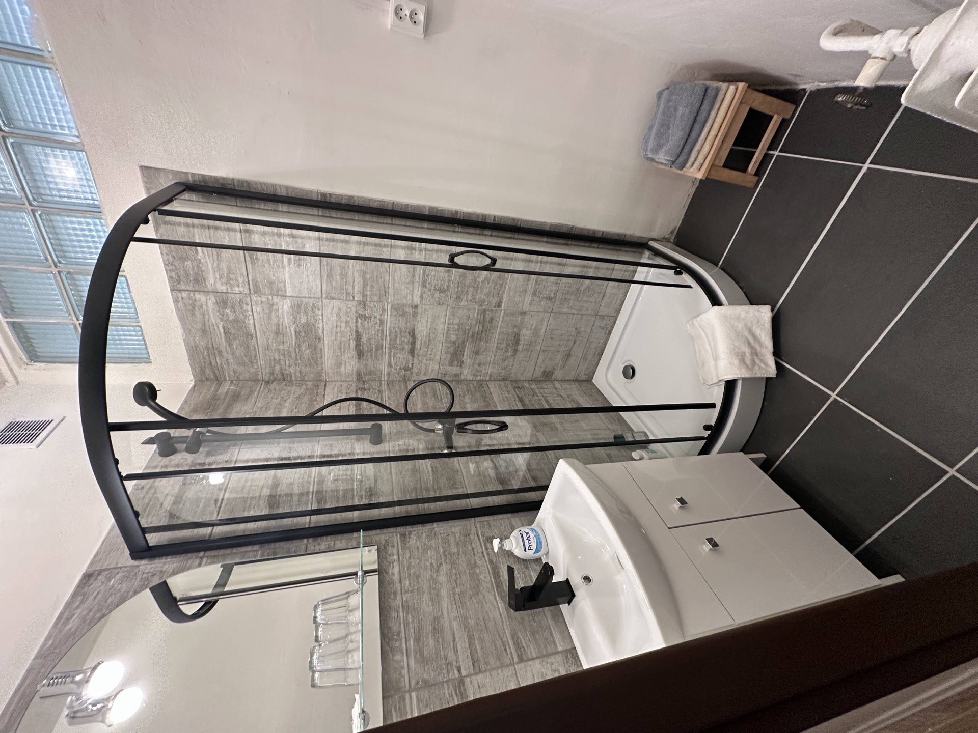 Koupelna apartmánu JzP