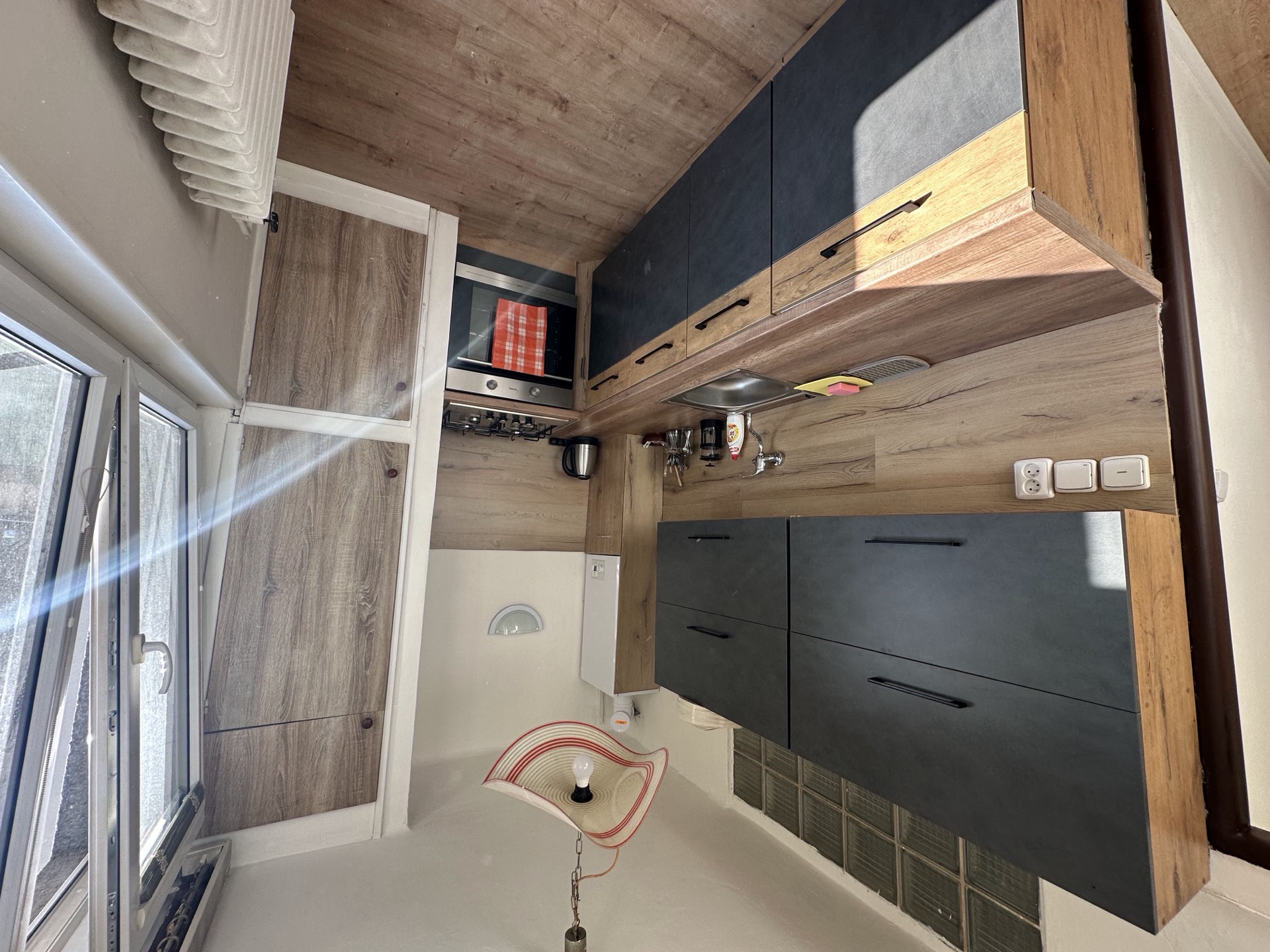 Vybavená kuchyně apartmánu v Jihlavě